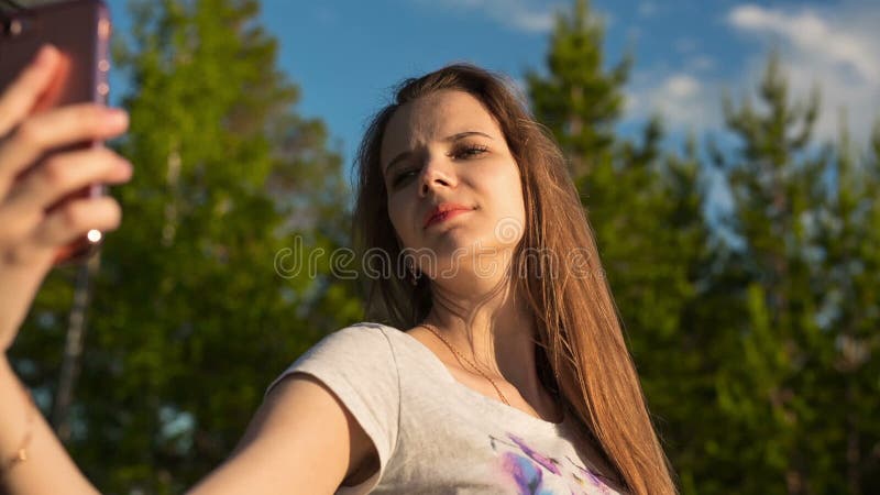 Portret van een meisje die een selfieclose-up maken