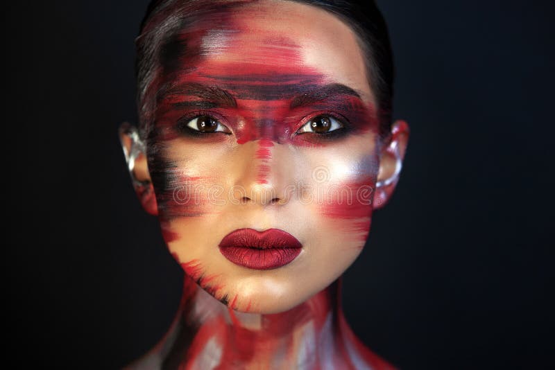 Portret van een meisje van Europese Aziatische verschijning met make-up stock afbeelding Portret van een meisje van Europese Aziatische verschijning met make-up stock afbeelding