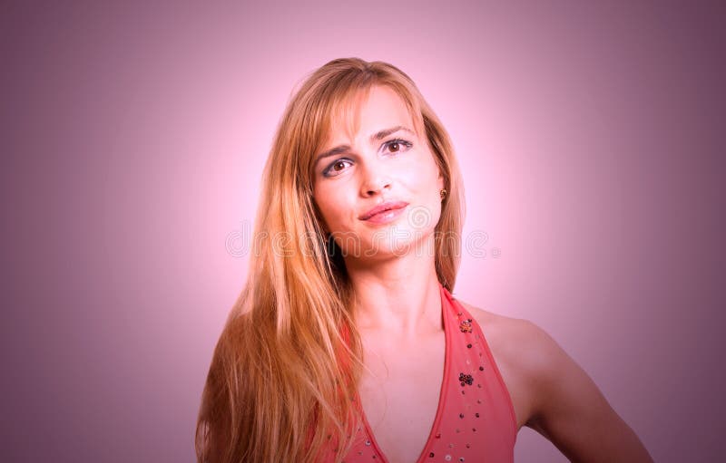 Portret van een mooie blonde smilling vrouw royalty-vrije stock foto Portret van een mooie blonde smilling vrouw royalty-vrije stock foto