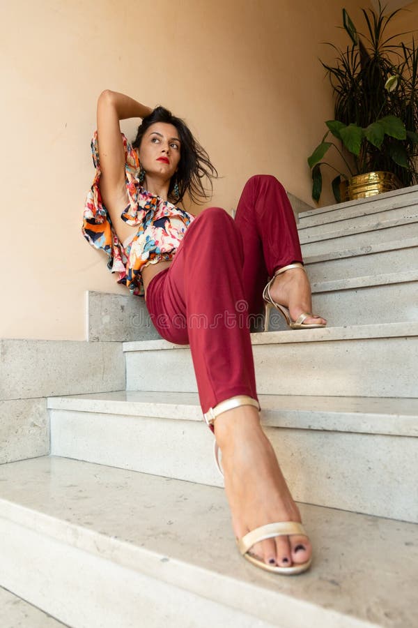 Portret van een mooie jonge brunette royalty-vrije stock fotografie Portret van een mooie jonge brunette royalty-vrije stock fotografie