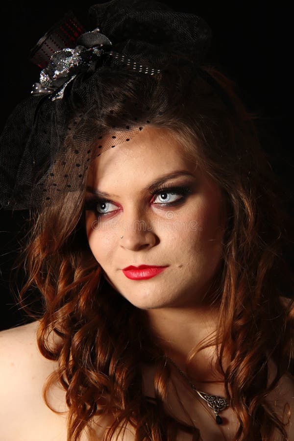 Portret van een Tiener Gotisch meisje van de stijlvampier met witte blauwe ogen stock foto's Portret van een Tiener Gotisch meisje van de stijlvampier met witte blauwe ogen stock foto's