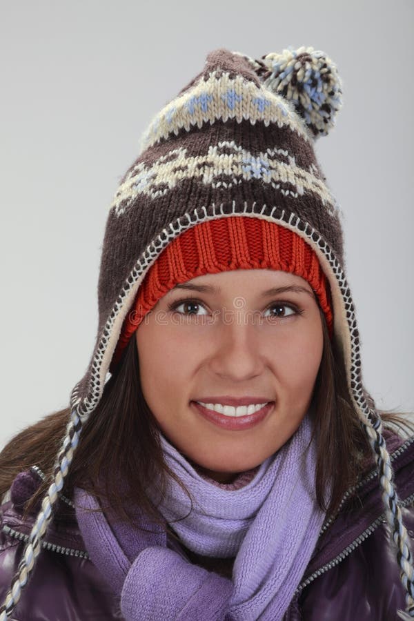 Portret van een vrouw in de winter royalty-vrije stock afbeeldingen Portret van een vrouw in de winter royalty-vrije stock afbeeldingen