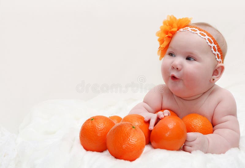 Portret van grappig weinig verrast babymeisje l royalty-vrije stock foto Portret van grappig weinig verrast babymeisje l royalty-vrije stock foto