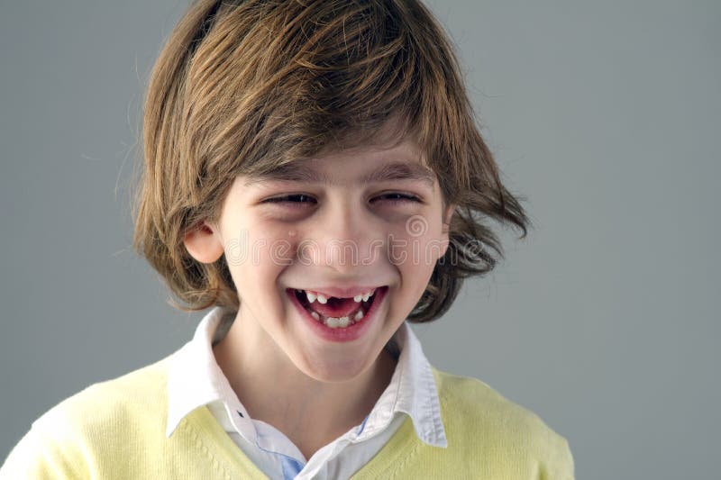Portret van het mooie jong geitje geïsoleerd lachen stock fotografie Portret van het mooie jong geitje geïsoleerd lachen stock fotografie
