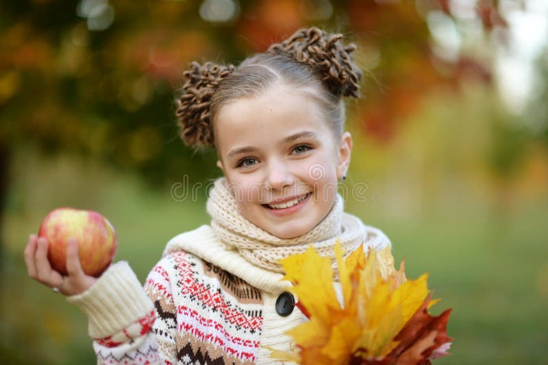 Portret van mooi meisje stock fotografie Portret van mooi meisje stock fotografie
