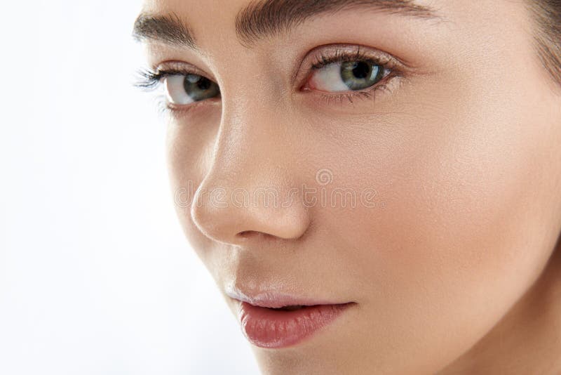 Portret van mooi wijfje met groene ogen stock afbeeldingen Portret van mooi wijfje met groene ogen stock afbeeldingen