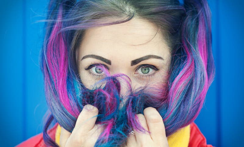 Portret van mooie manier hipster vrouw met kleurrijk haar stock afbeelding Portret van mooie manier hipster vrouw met kleurrijk haar stock afbeelding