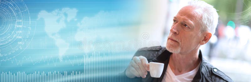 Portret van rijpe mens het drinken koffie, panoramische banner royalty-vrije stock foto's Portret van rijpe mens het drinken koffie, panoramische banner royalty-vrije stock foto's
