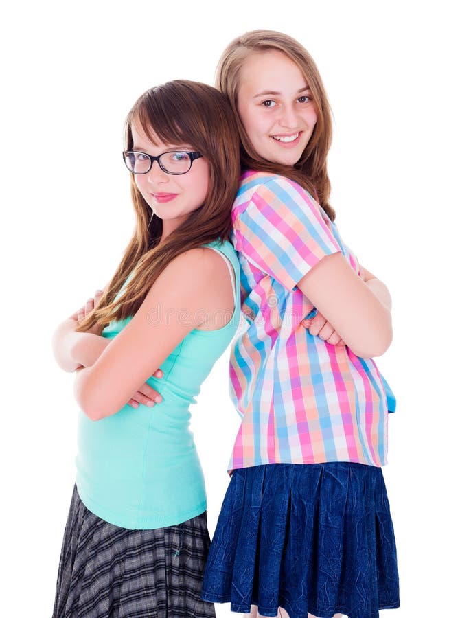 Portret van twee tienermeisjes die zich rijtjes bevinden stock foto's Portret van twee tienermeisjes die zich rijtjes bevinden stock foto's