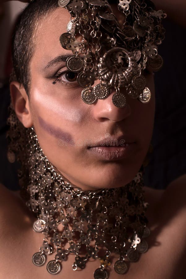 Portret z orientalnymi dekoracjami zdjęcia stock Portret z orientalnymi dekoracjami zdjęcia stock