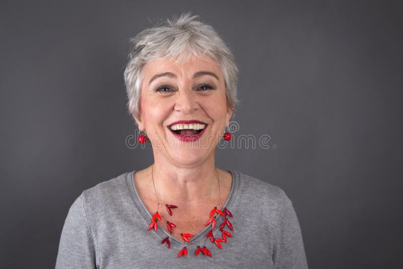 Portretul doamnei cu părul gri și râs royalty free stock photo
