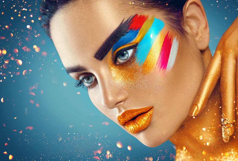 Portretul frumos al modei unei femei frumoase cu machiaj abstract colorat stock photo