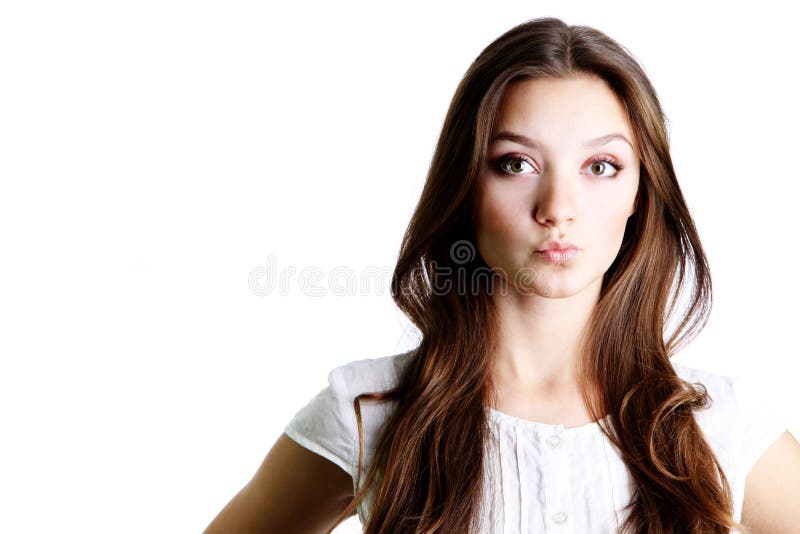 Porträt der ruhigen jungen behaarten Frau stockfoto