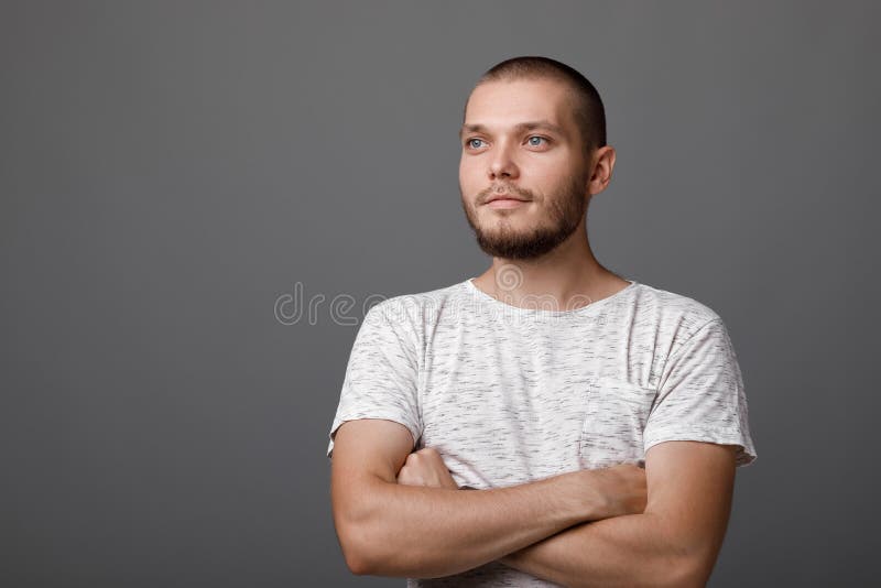 Porträt des jungen stolzen Mannes lizenzfreie stockfotos