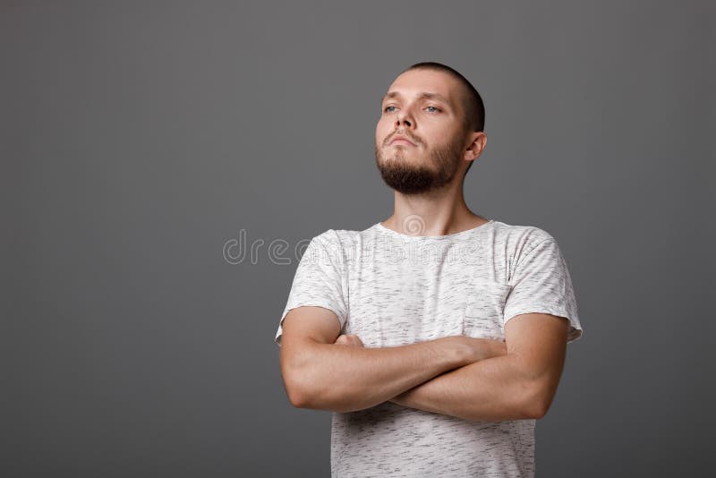 Porträt des jungen stolzen Mannes stockbild