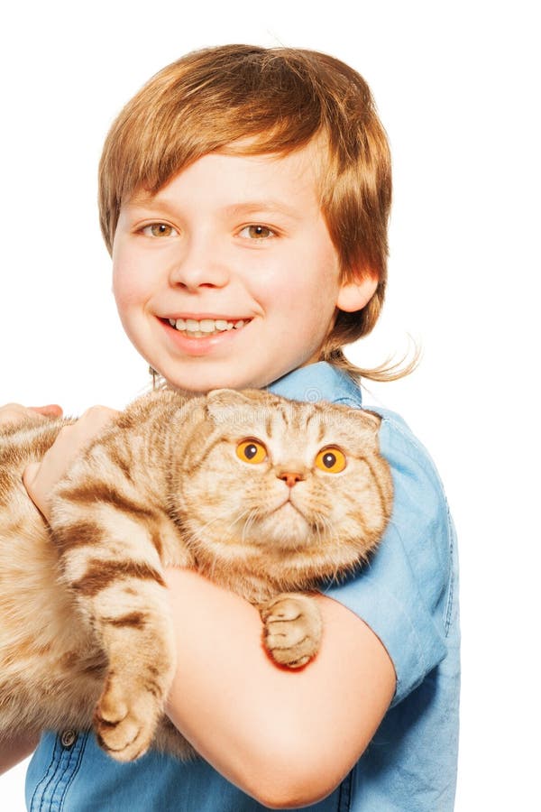 Porträt des lächelnden Jungen große Katze halten stockbild Porträt des lächelnden Jungen große Katze halten stockbild