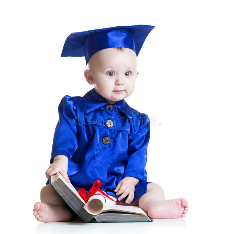 Porträt des netten Babys im Studentenhut mit Buch stockbilder Porträt des netten Babys im Studentenhut mit Buch stockbilder