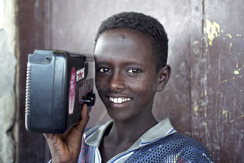 Porträt des äthiopischen Jungen mit Radio, Äthiopien