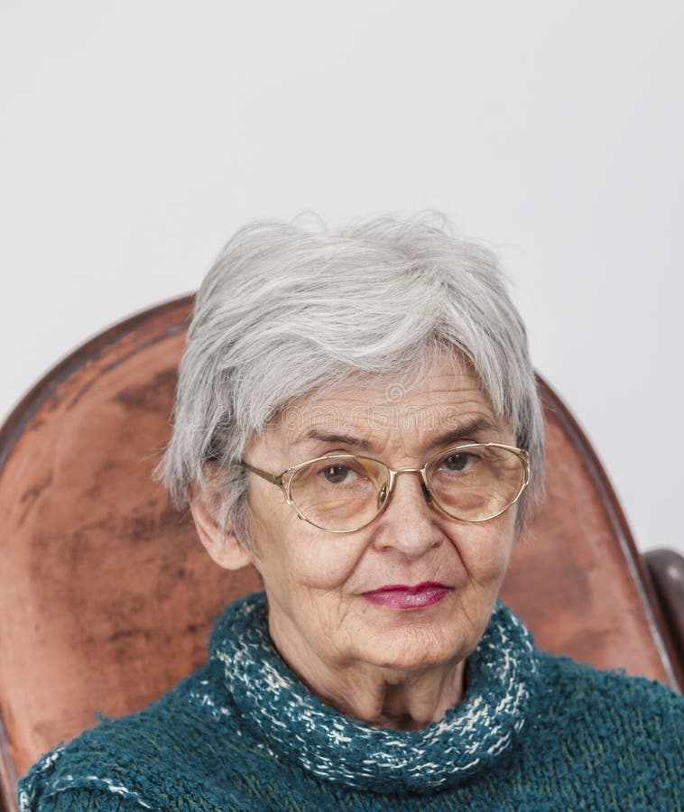 Porträt einer alten Frau stockbild Porträt einer alten Frau stockbild
