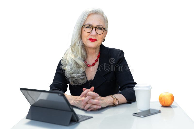 Porträt einer älteren Geschäftsfrau, Geschäftsführerin, möglicherweise Rechtsanwältin, Anwältin, Bank, Finanzdirektorin, auf weiß