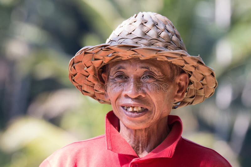 Porträt eines indonesischen Landwirtlächelns lizenzfreie stockfotos Porträt eines indonesischen Landwirtlächelns lizenzfreie stockfotos