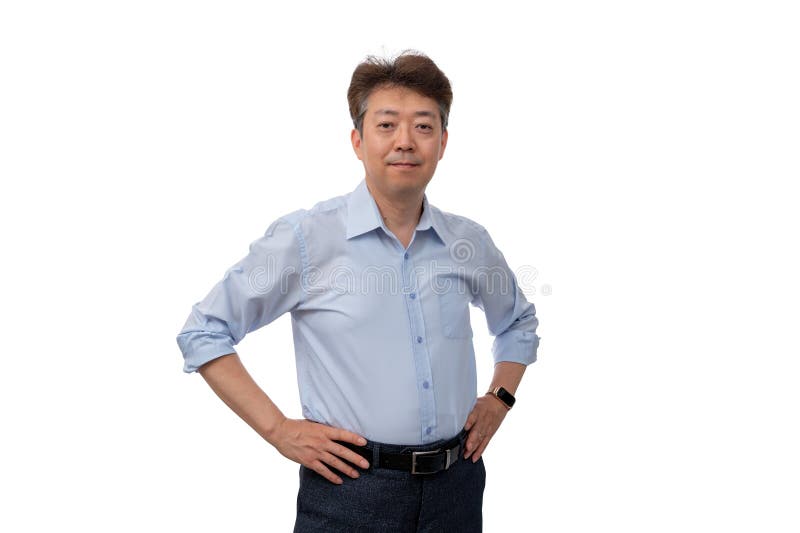Porträt eines mittelaltrigen asiatischen Geschäftsmanns in seinen 50ern mit einem blauen Hemd lizenzfreie stockfotografie