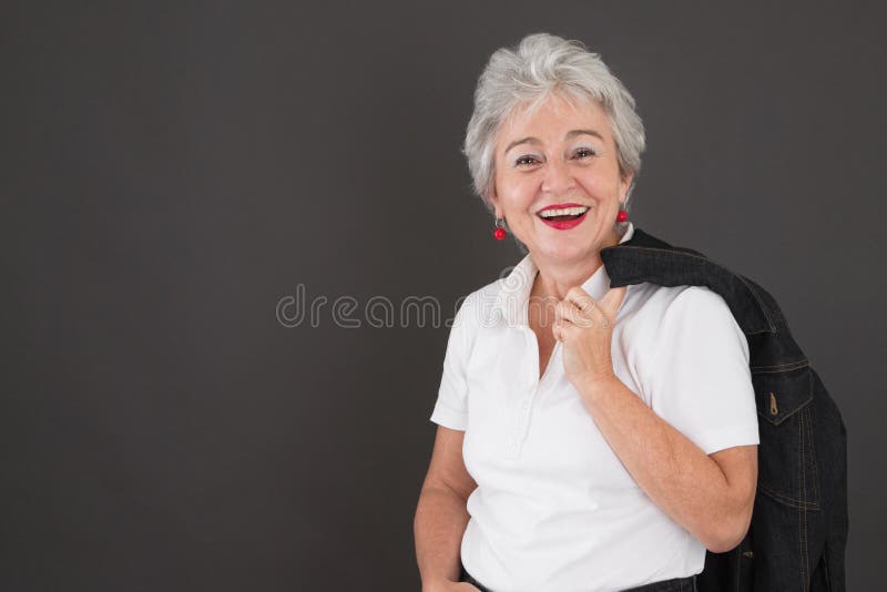 Porträt glücklicher attraktiver älterer Dame stockfotos Porträt glücklicher attraktiver älterer Dame stockfotos