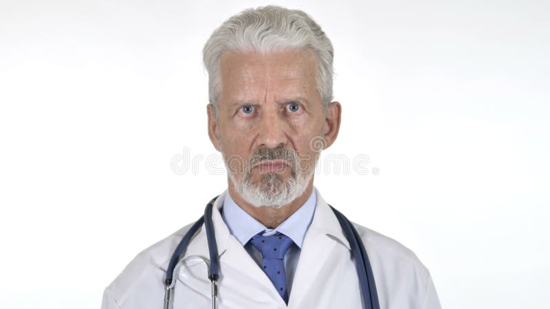 Porträt älteren Ausschusses Doktor-Shaking Head To, weißer Hintergrund