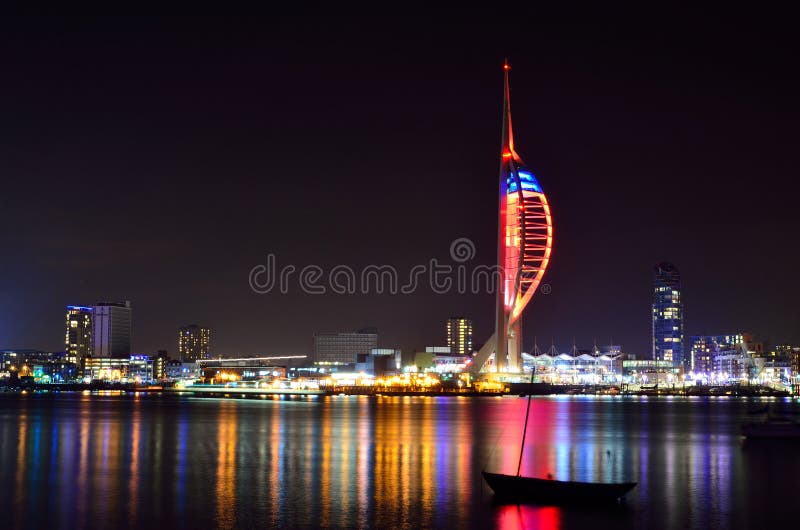 Portsmouth na noite foto de stock royalty free Portsmouth na noite foto de stock royalty free