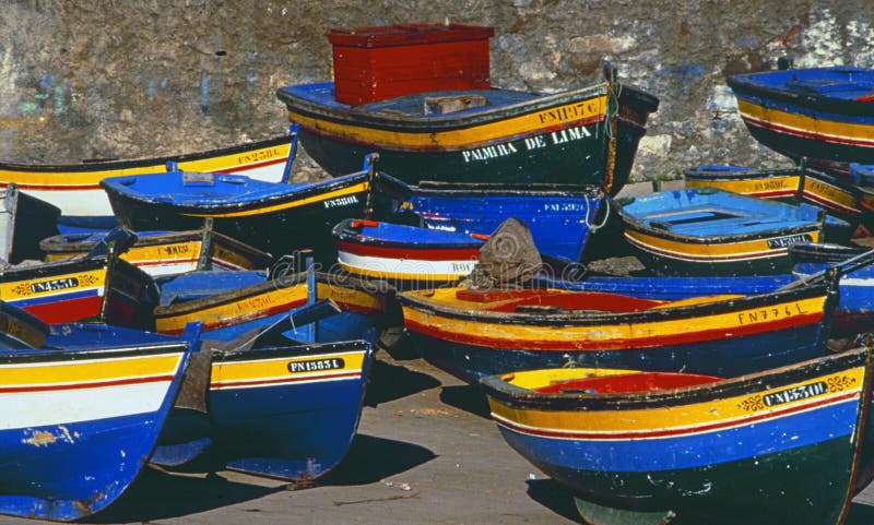 Portugal: Barcos de Fisher en la playa del puerto de Oporto fotos de archivo Portugal: Barcos de Fisher en la playa del puerto de Oporto fotos de archivo