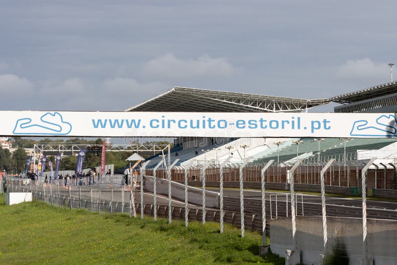 11202022 Lisboa Portugal : Caterham Festival Sport Karts Montando En La  Pista Imagen editorial - Imagen de vuelta, funcionamiento: 265061095