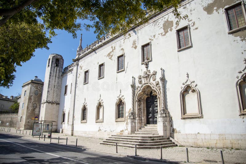 Lisboa, Convencida De Madre De Deus, Vestida Com Tabuleiro De