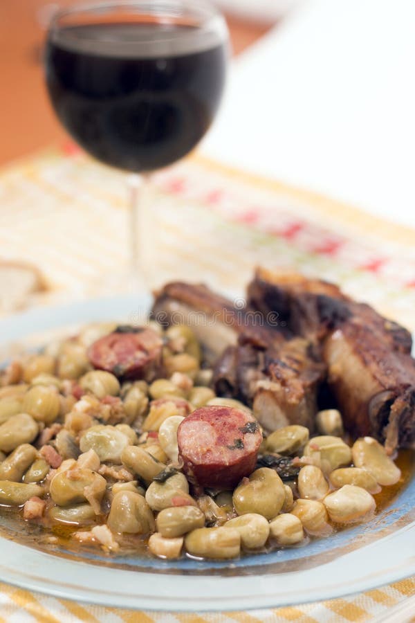 Portugiesische Mahlzeit Der Dicken Bohnen Stockfoto - Bild von gekocht ...