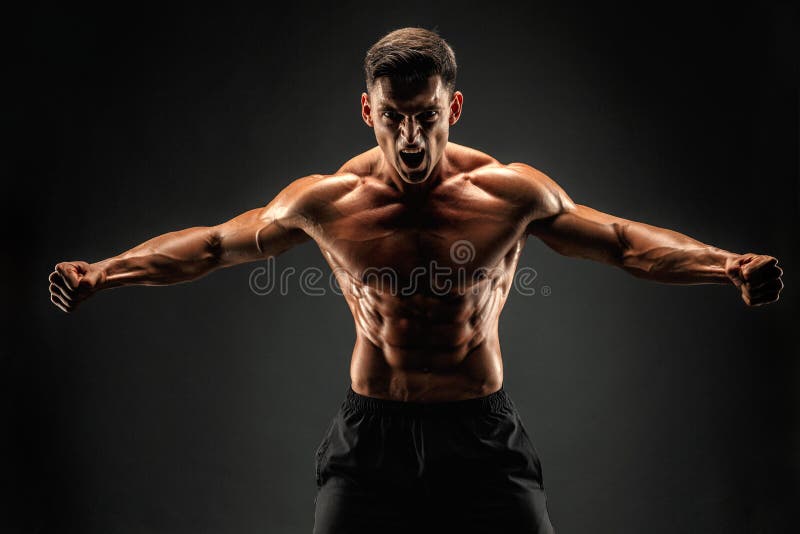 posera för kroppsbyggare Kondition tränga sig in man på mörk bakgrund Vråla för motivation arkivfoto posera för kroppsbyggare Kondition tränga sig in man på mörk bakgrund Vråla för motivation arkivfoto