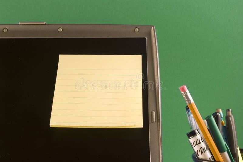 post-it sur l'ordinateur image stock post-it sur l'ordinateur image stock