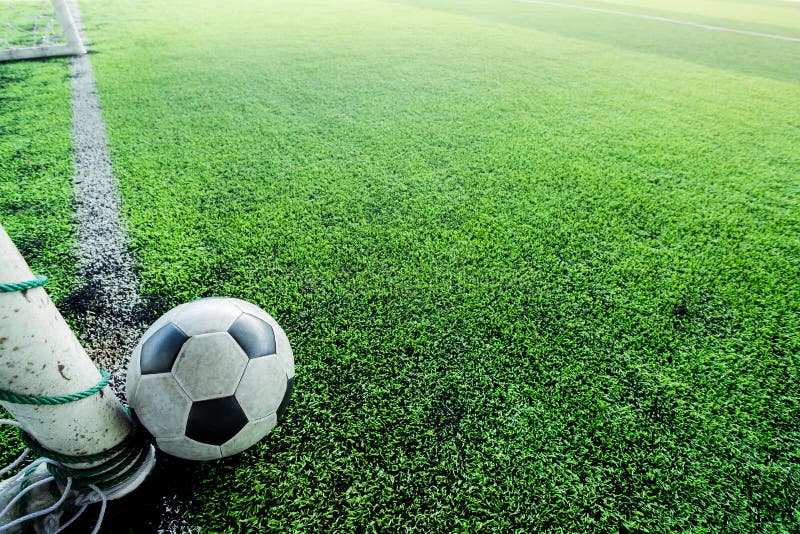 Posta del un poco di calcio e dietro la linea di fondo fotografia stock Posta del un poco di calcio e dietro la linea di fondo fotografia stock