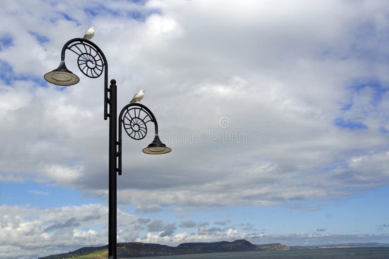 Poste della lampada sulla parete fotografia stock libera da diritti Poste della lampada sulla parete fotografia stock libera da diritti