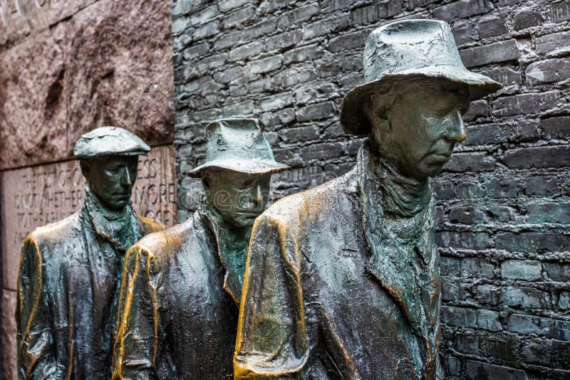 Posągi przedstawiające Wielki Kryzys w latach 30. XX w. w Memoriale Franklina Roosevelta w Waszyngtonie, USA zdjęcie stock Posągi przedstawiające Wielki Kryzys w latach 30. XX w. w Memoriale Franklina Roosevelta w Waszyngtonie, USA zdjęcie stock