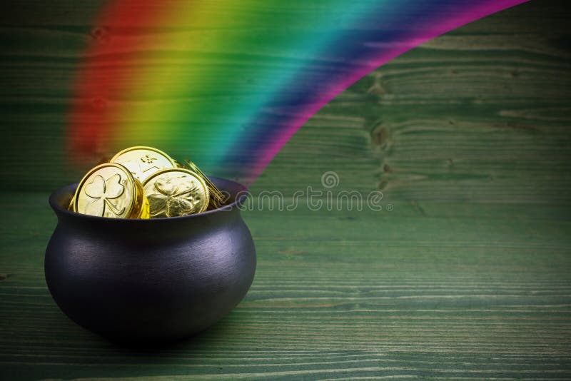 Chúng ta hãy cùng chiêm ngưỡng Pot of Gold on Green Background, một bức tranh lấy cảm hứng từ ngày St. Patrick\'s Day với màu sắc rực rỡ và cuốn hút.