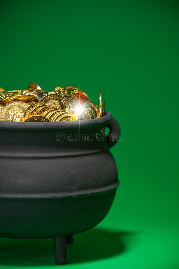 https://thumbs.dreamstime.com/b/pot-gold-magical-treasure-series-cauldron-holding-riches-good-st-patrick-s-day-holiday-other-money-related-50655774.jpg