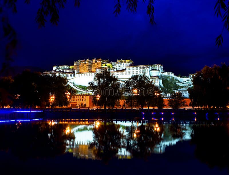 Potala Palast in Lhasa stockbild Potala Palast in Lhasa stockbild