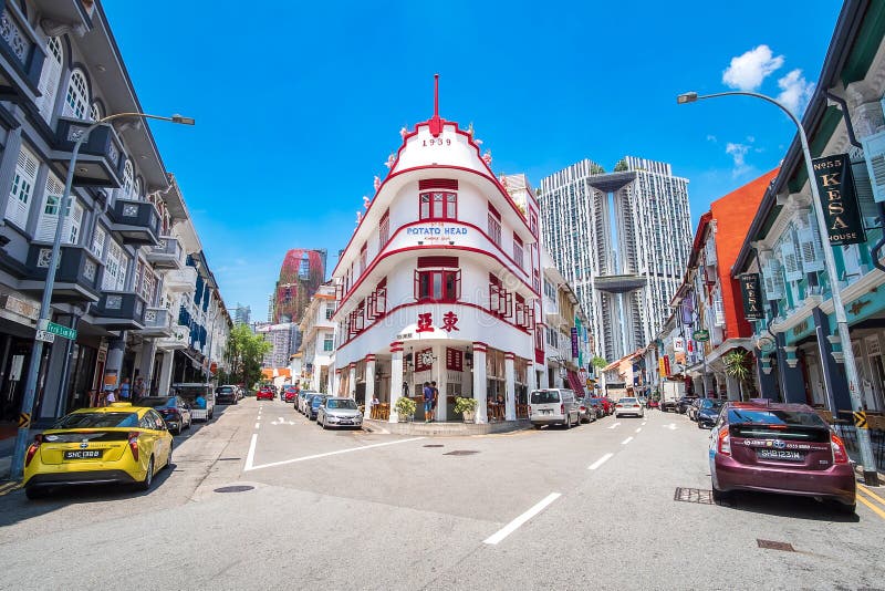 Potatishuvudbyggnad på Keong Saik Road, kineskvarter, Singapore Tropisk tak-, restaurang- och coctailstång som lokaliseras inom arkivfoton Potatishuvudbyggnad på Keong Saik Road, kineskvarter, Singapore Tropisk tak-, restaurang- och coctailstång som lokaliseras inom arkivfoton