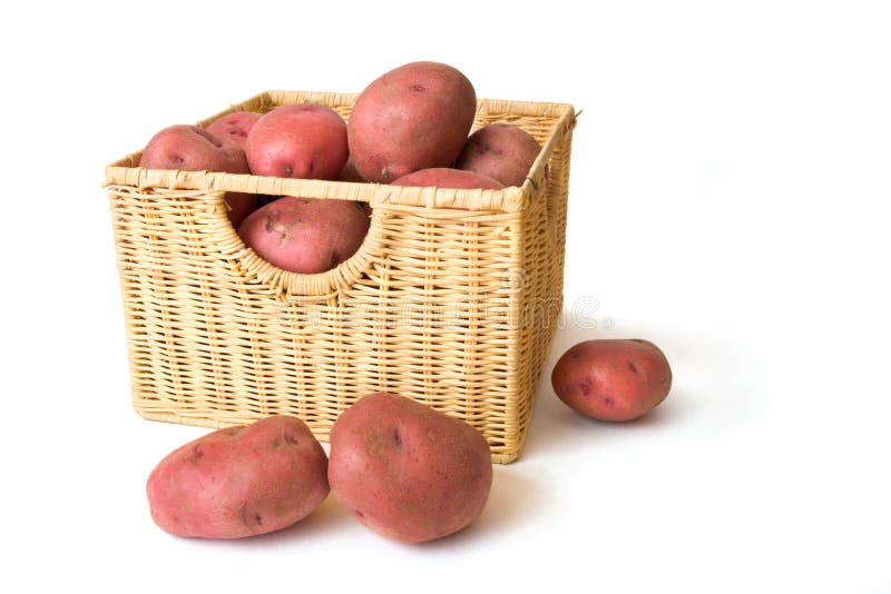 Potatos in cestino di vimini immagini stock