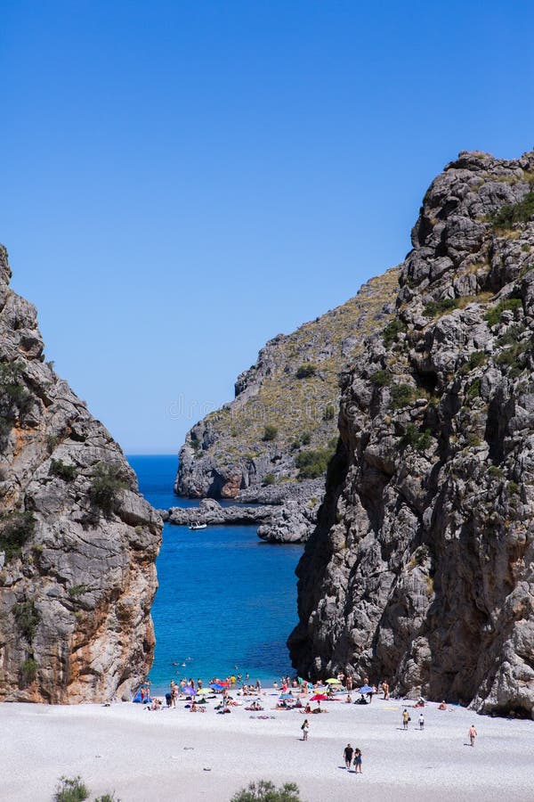 Potok De pareis Sa Calobra Mallorca, Hiszpania Pięknej zatoki plaży turkusowe denne góry, Cala Sa Calobra obrazy royalty free Potok De pareis Sa Calobra Mallorca, Hiszpania Pięknej zatoki plaży turkusowe denne góry, Cala Sa Calobra obrazy royalty free