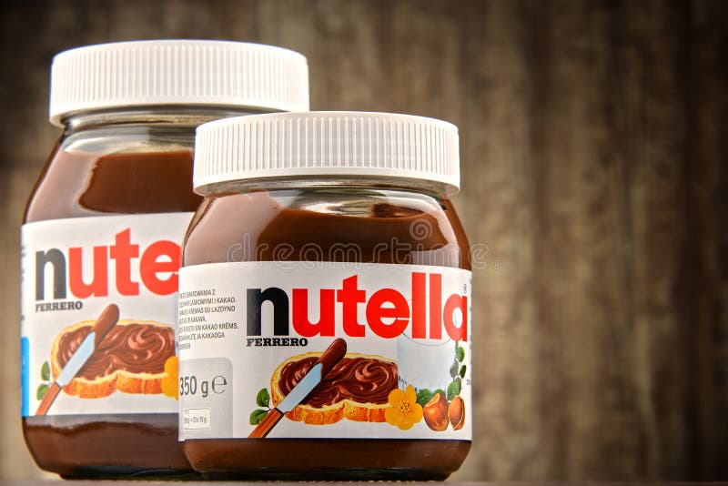 Deux Pots De Diffusion De Nutella D'isolement Sur Le Blanc Photo stock  éditorial - Image du étiquette, conteneur: 78945473