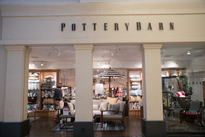 169 Pottery Barn Store Stock Photos, High-Res Pictures, and Images - Getty  Images