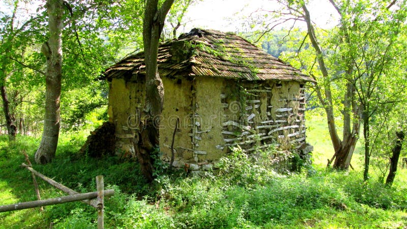 Pouca casa - natureza imagem de stock Pouca casa - natureza imagem de stock