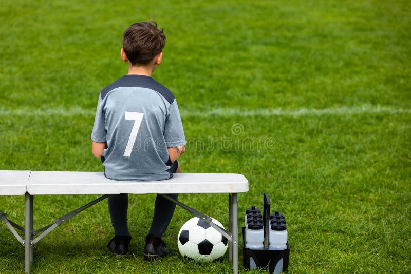 Jogador De Futebol Do Menino No Treinamento Jogadores De Futebol Novos Na  Sess?o De Pr?tica Foto de Stock - Imagem de playground, passo: 146862874