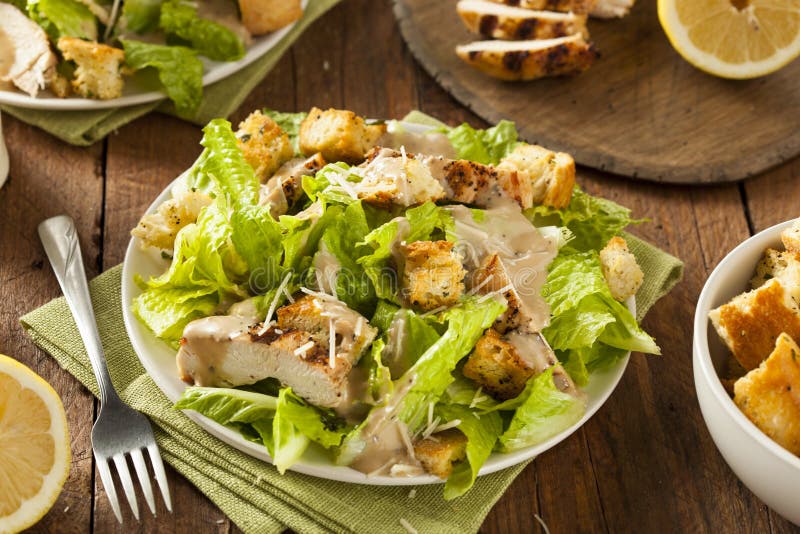 Poulet grillé sain Caesar Salad photo libre de droits