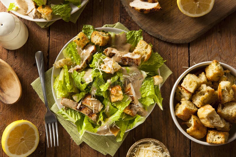 Poulet grillé sain Caesar Salad photo libre de droits
